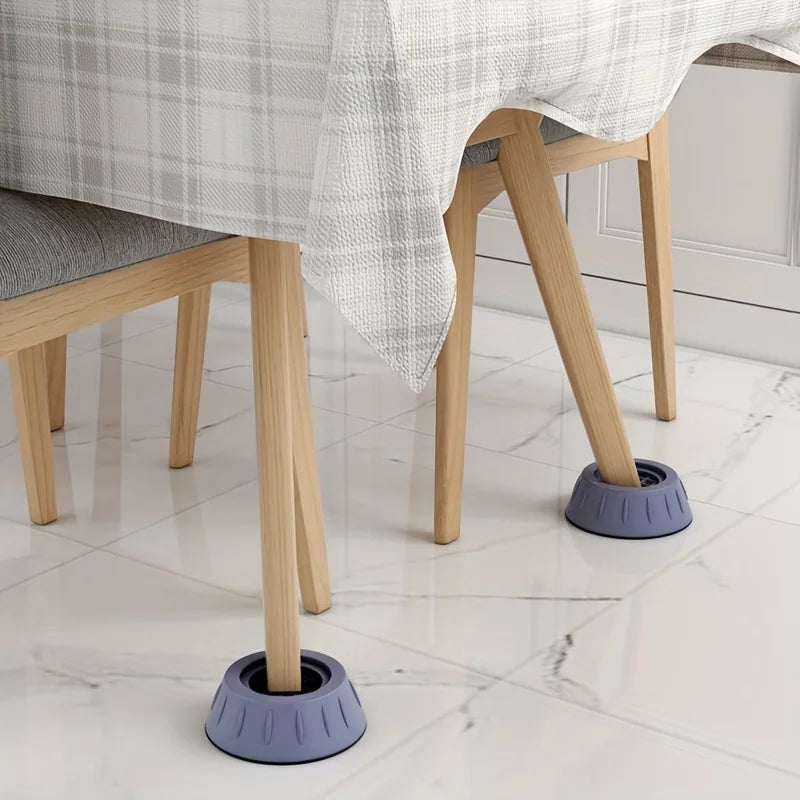 Quatre coussinets anti-vibration installés sous les pieds d'une laveuse