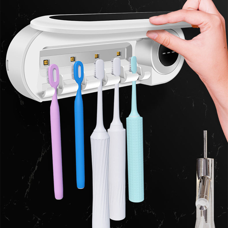 Support à brosses à dents mural avec distributeur de dentifrice dans une salle de bain