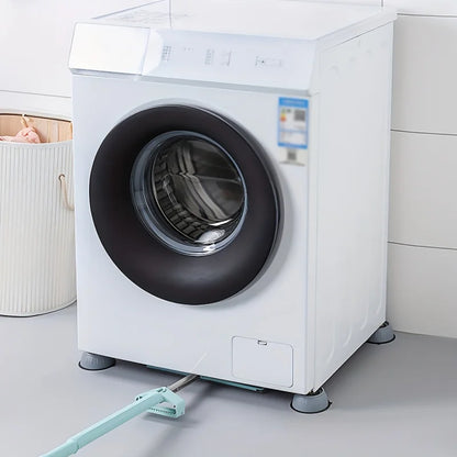 Quatre coussinets anti-vibration installés sous les pieds d'une laveuse